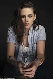 Illustration for article titled JLaw VS KStew: Deathmatch